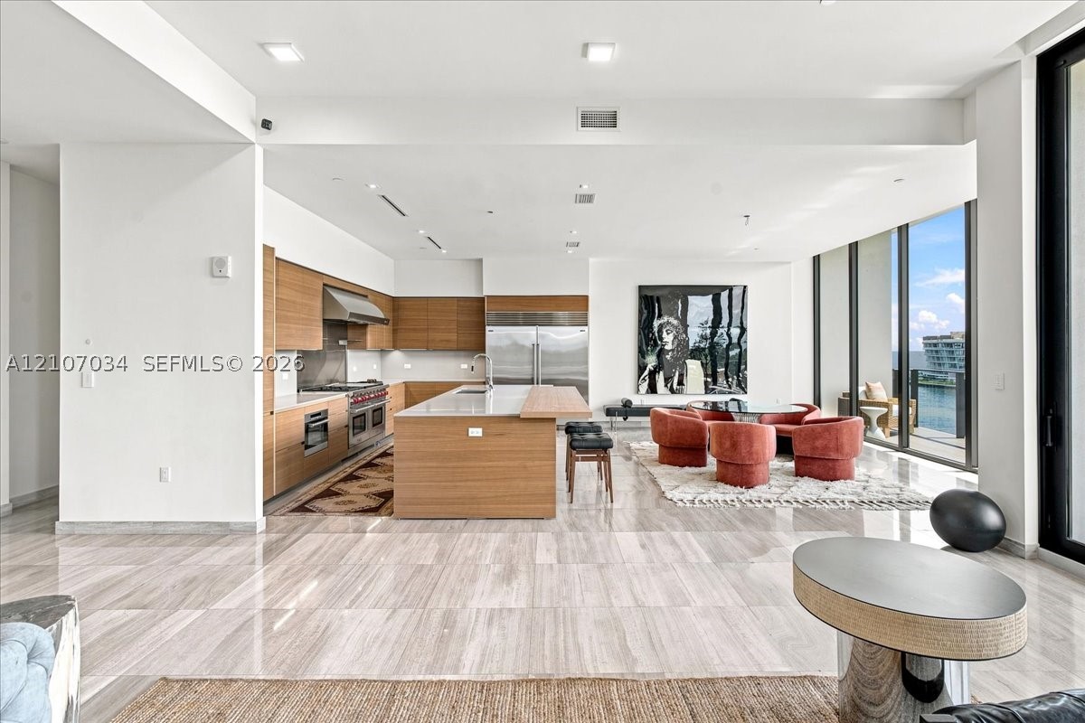 3581 E Glencoe St #605 Coconut Grove, FL 33133