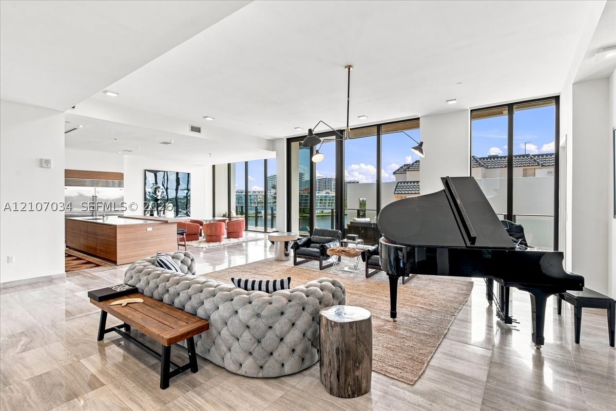3581 E Glencoe St #605 Coconut Grove, FL 33133