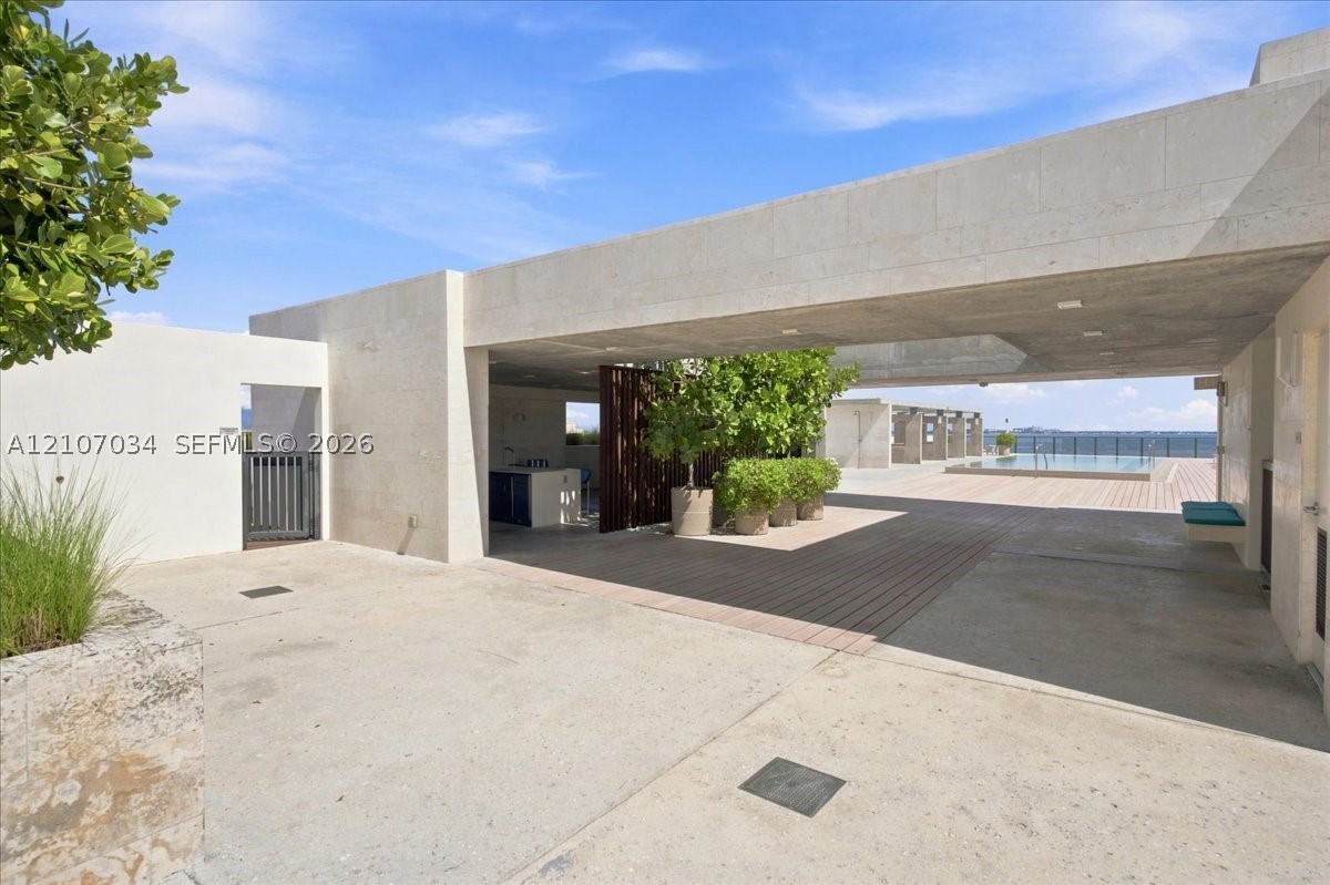 3581 E Glencoe St #605 Coconut Grove, FL 33133