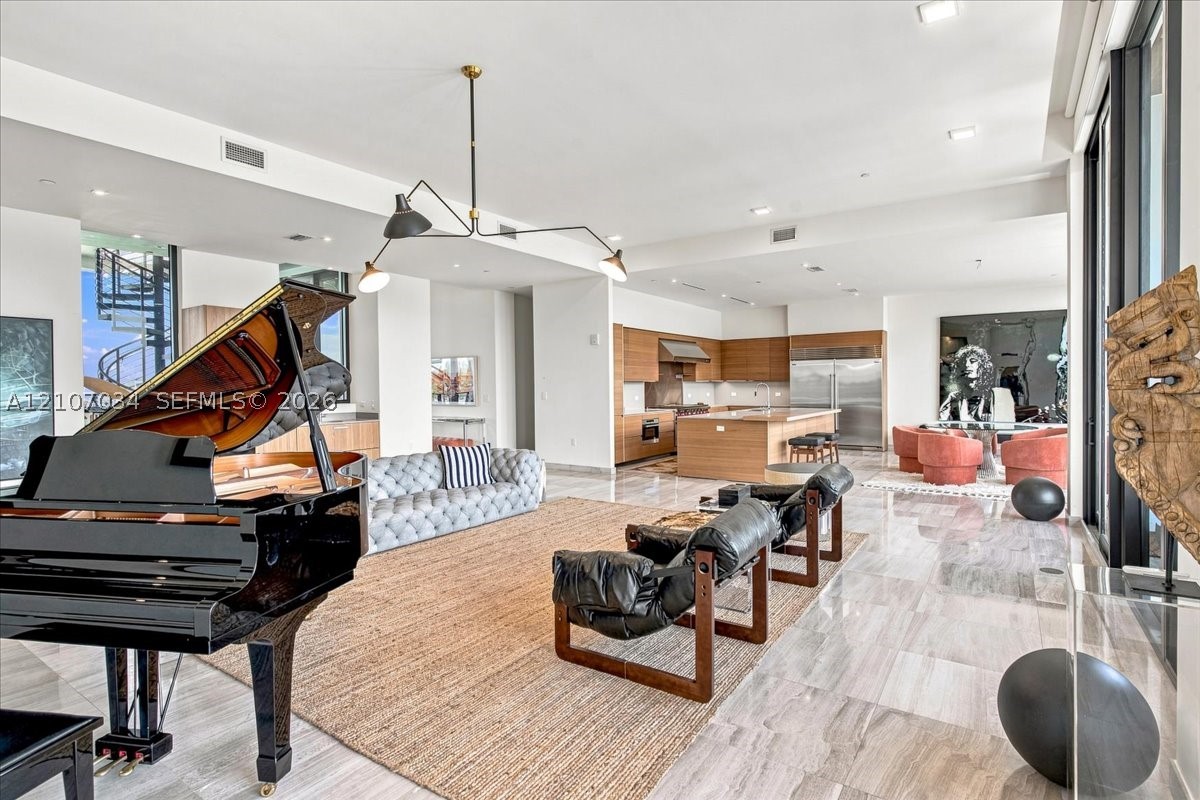 3581 E Glencoe St #605 Coconut Grove, FL 33133