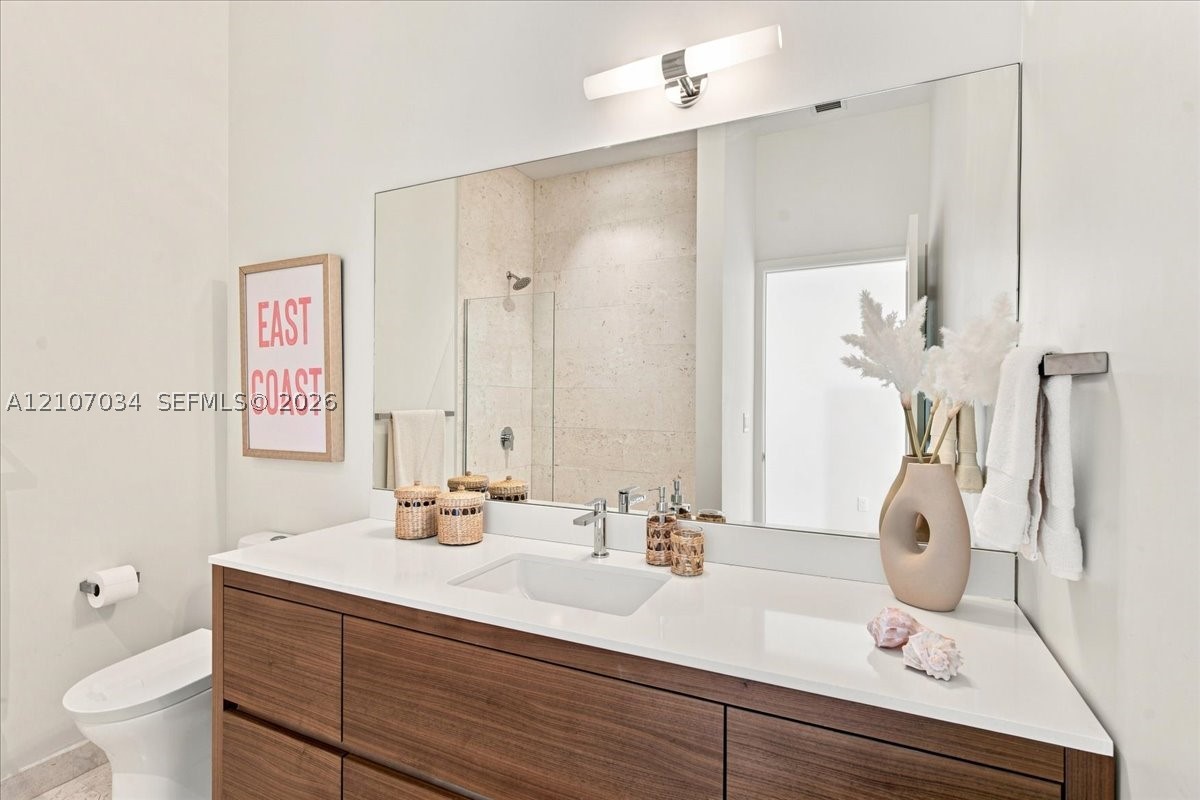 3581 E Glencoe St #605 Coconut Grove, FL 33133