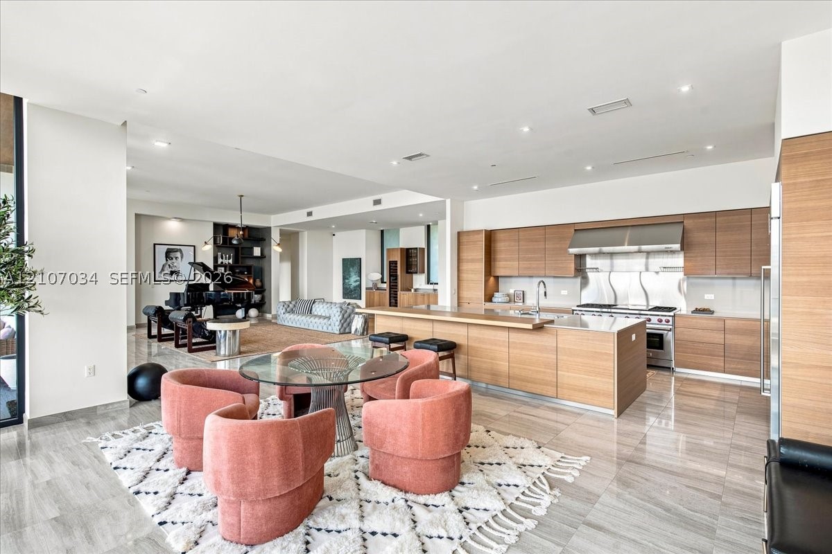 3581 E Glencoe St #605 Coconut Grove, FL 33133