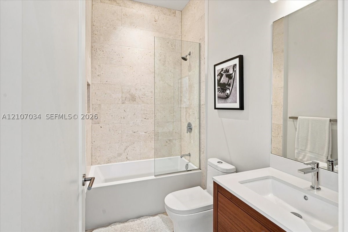 3581 E Glencoe St #605 Coconut Grove, FL 33133