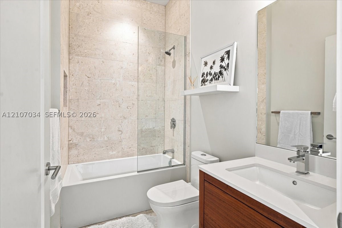 3581 E Glencoe St #605 Coconut Grove, FL 33133