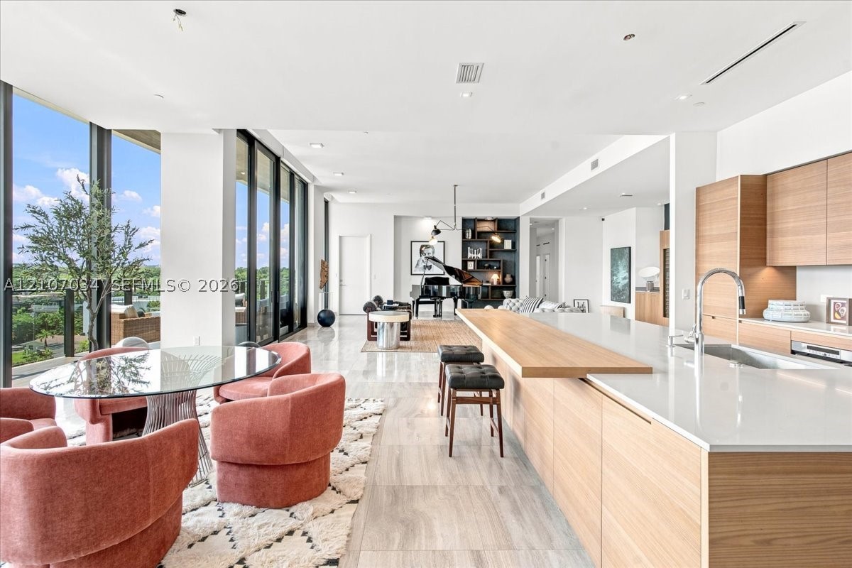 3581 E Glencoe St #605 Coconut Grove, FL 33133