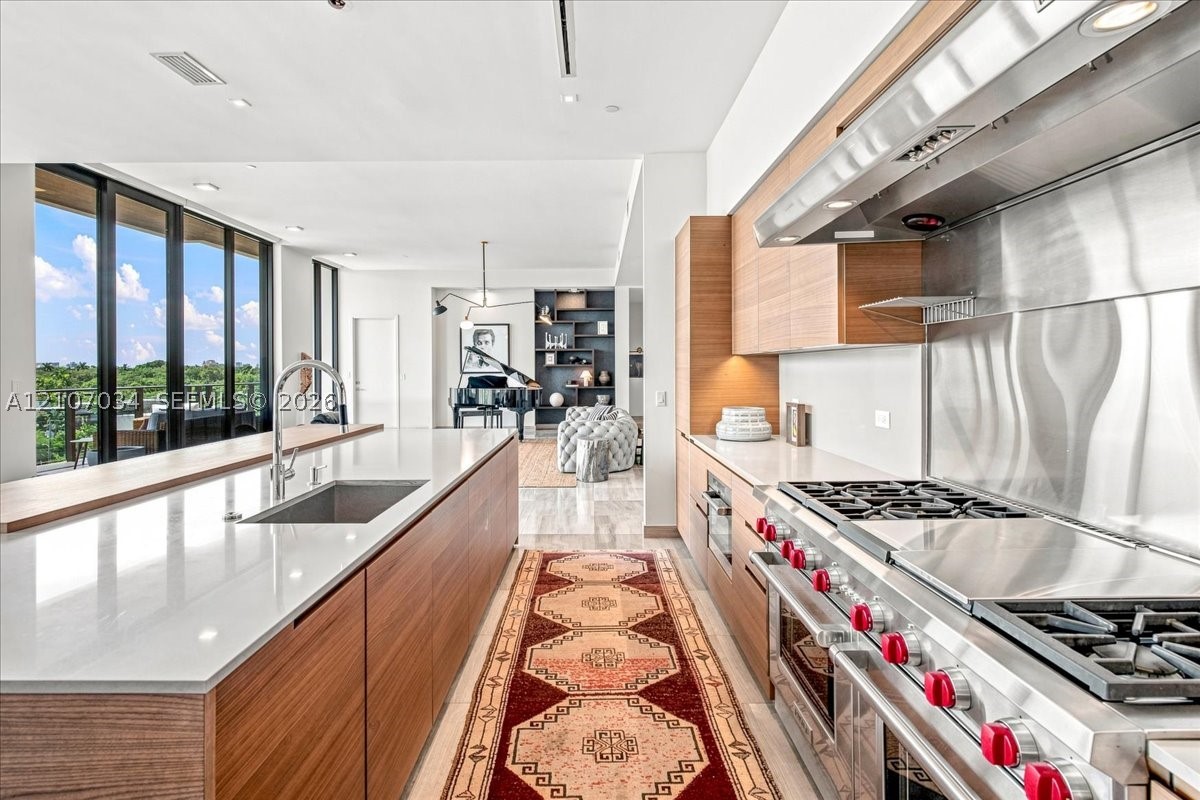3581 E Glencoe St #605 Coconut Grove, FL 33133