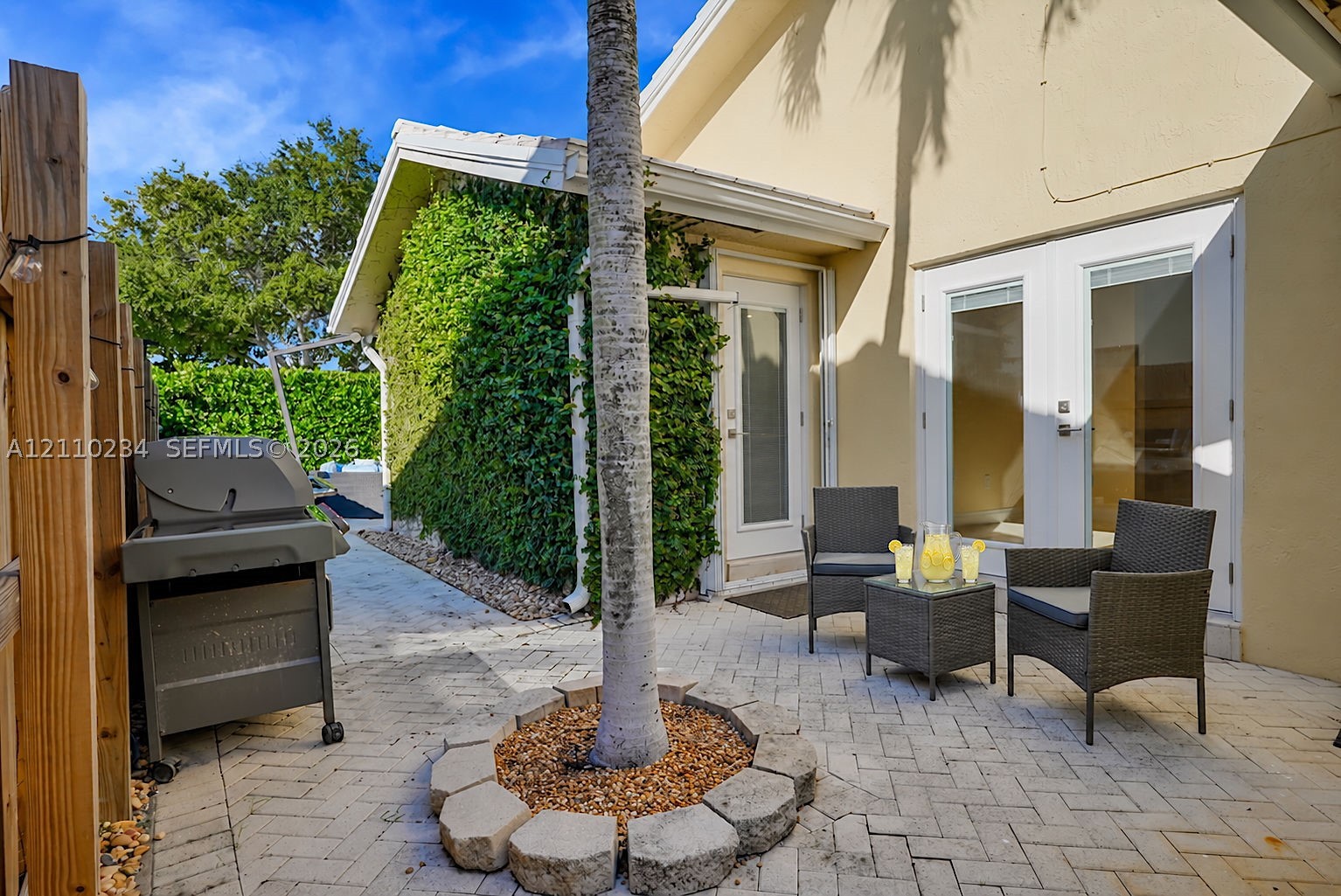 8601 SW 82nd Ter Miami, FL 33143