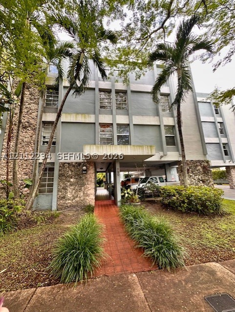 820 Salzedo St #305