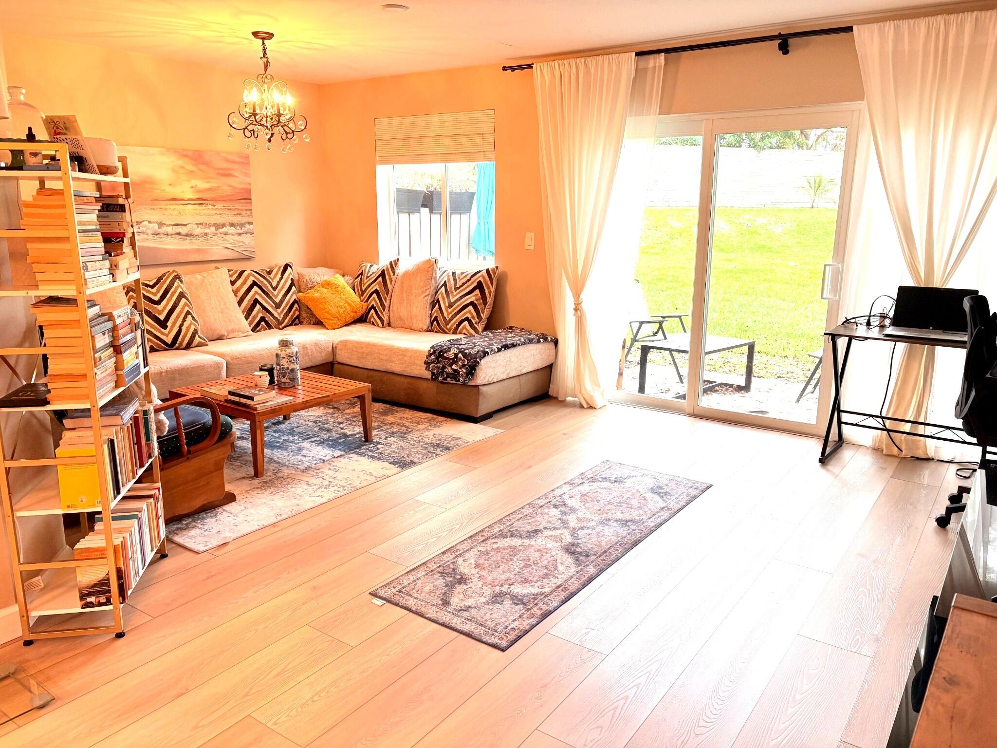 1958 E Discovery Cir