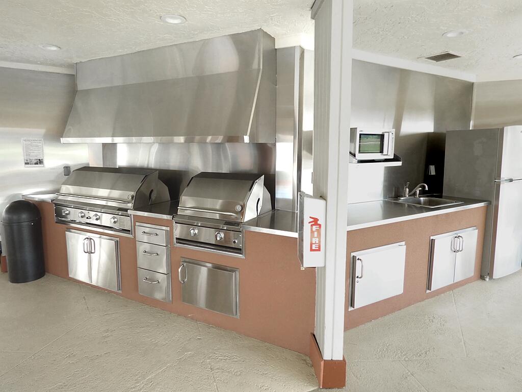 8921 S Hollybrook #209 Pembroke Pines, FL 33025