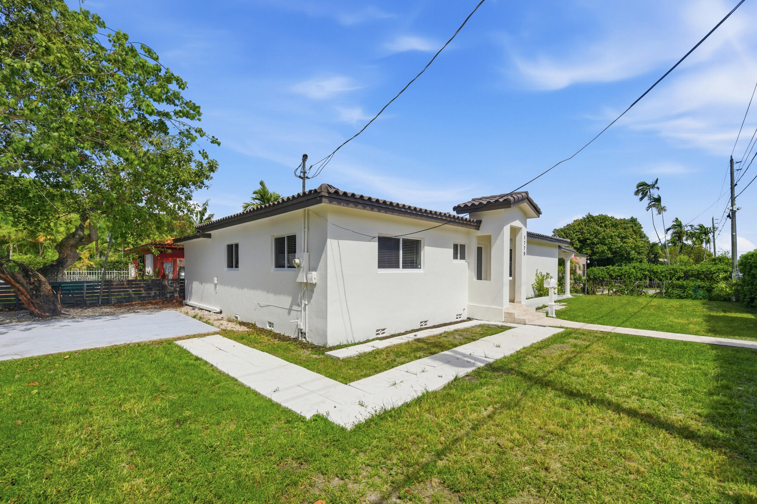 1770 SW 17th Miami, FL 33145