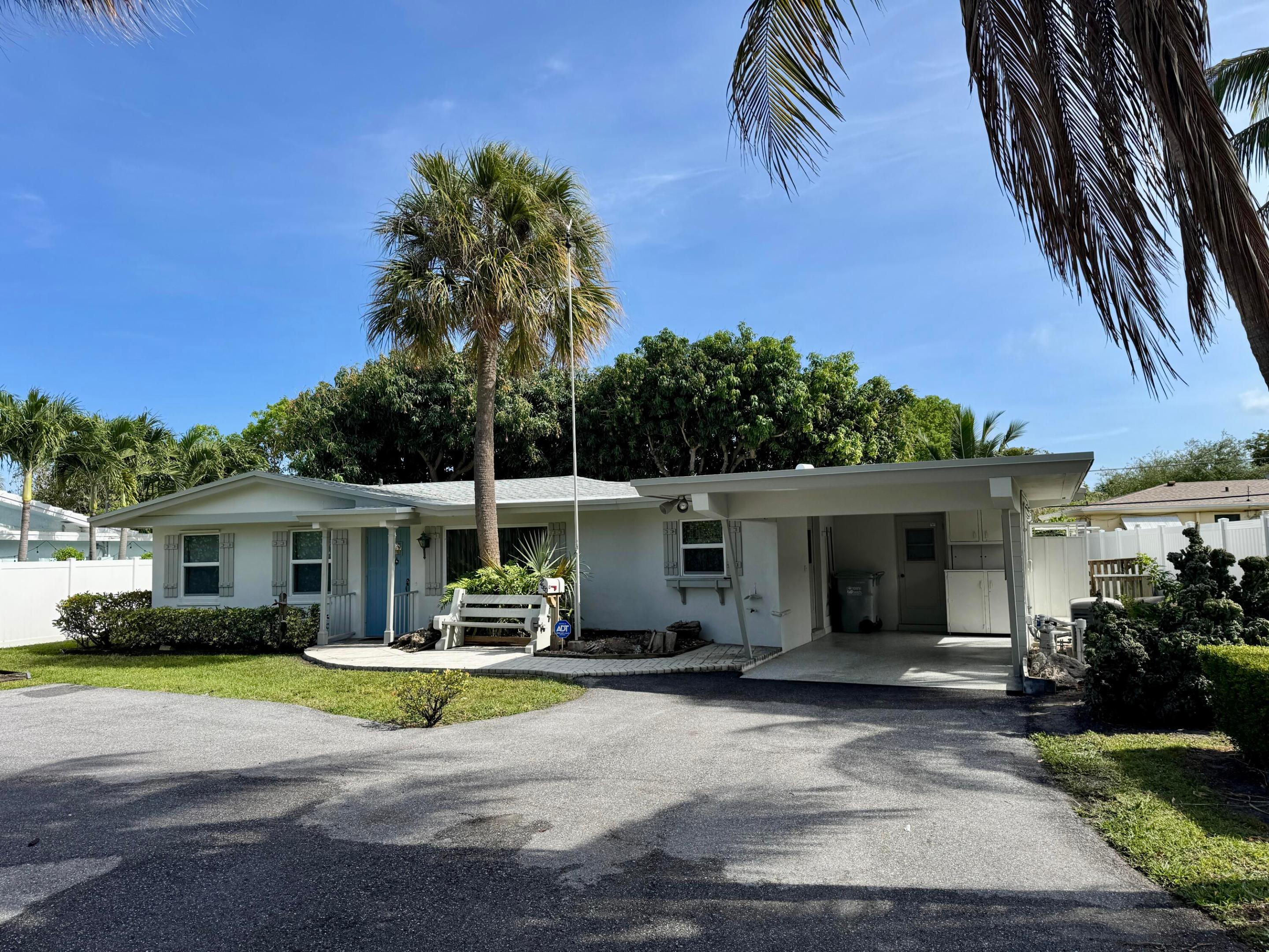 2560 NE 20th