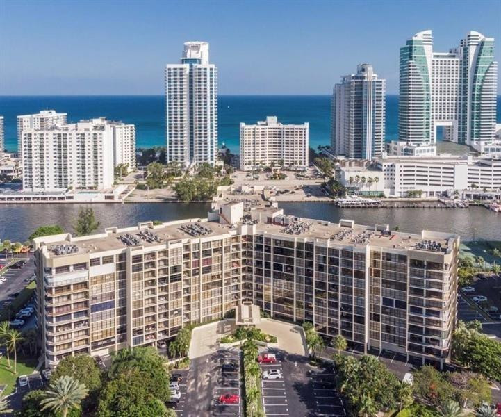 600 Parkview #531