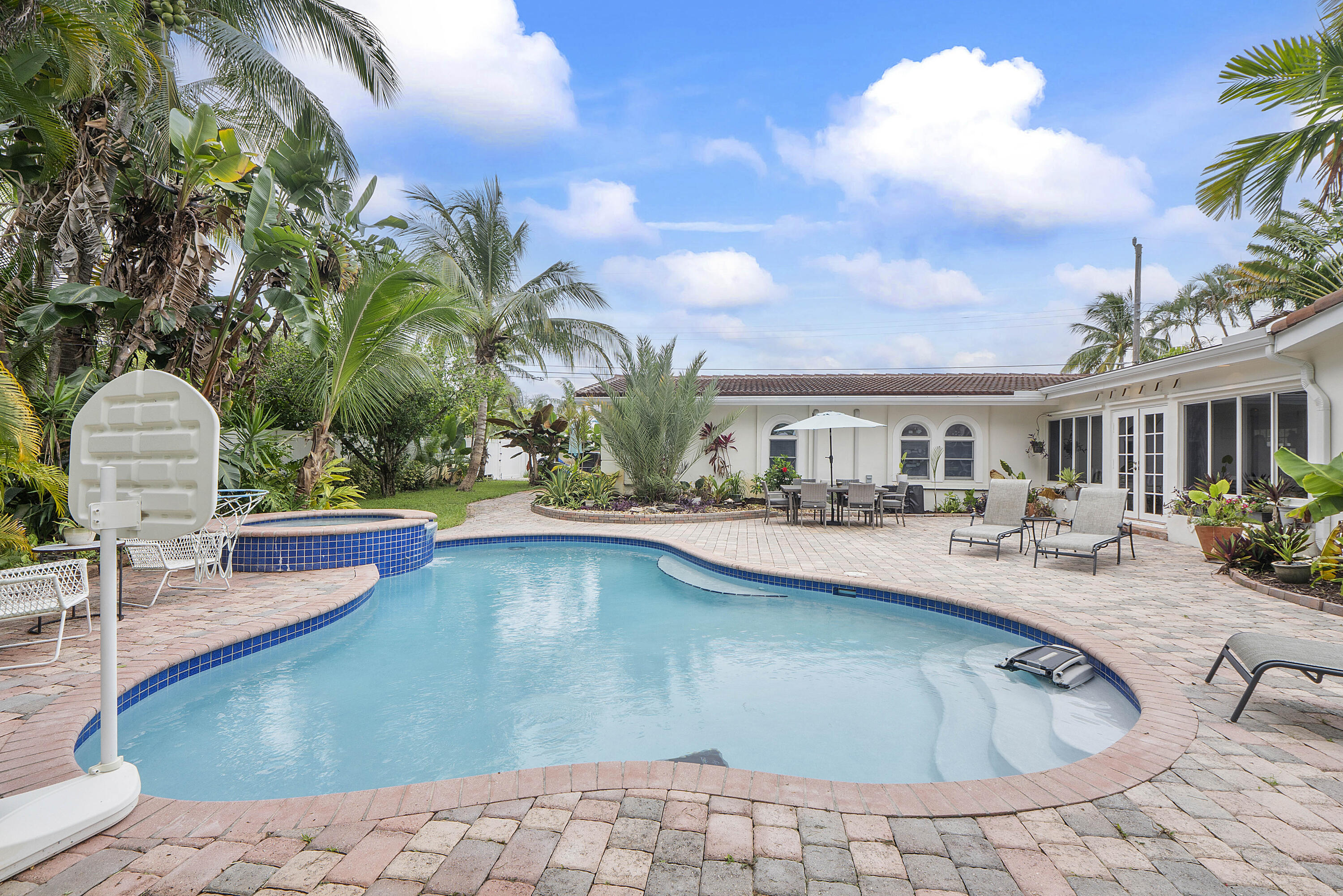 2501 NE 26th Fort Lauderdale, FL 33305