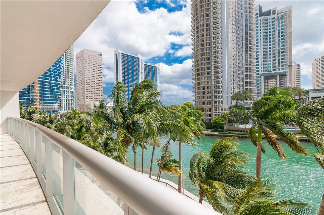 image Icon Brickell I42