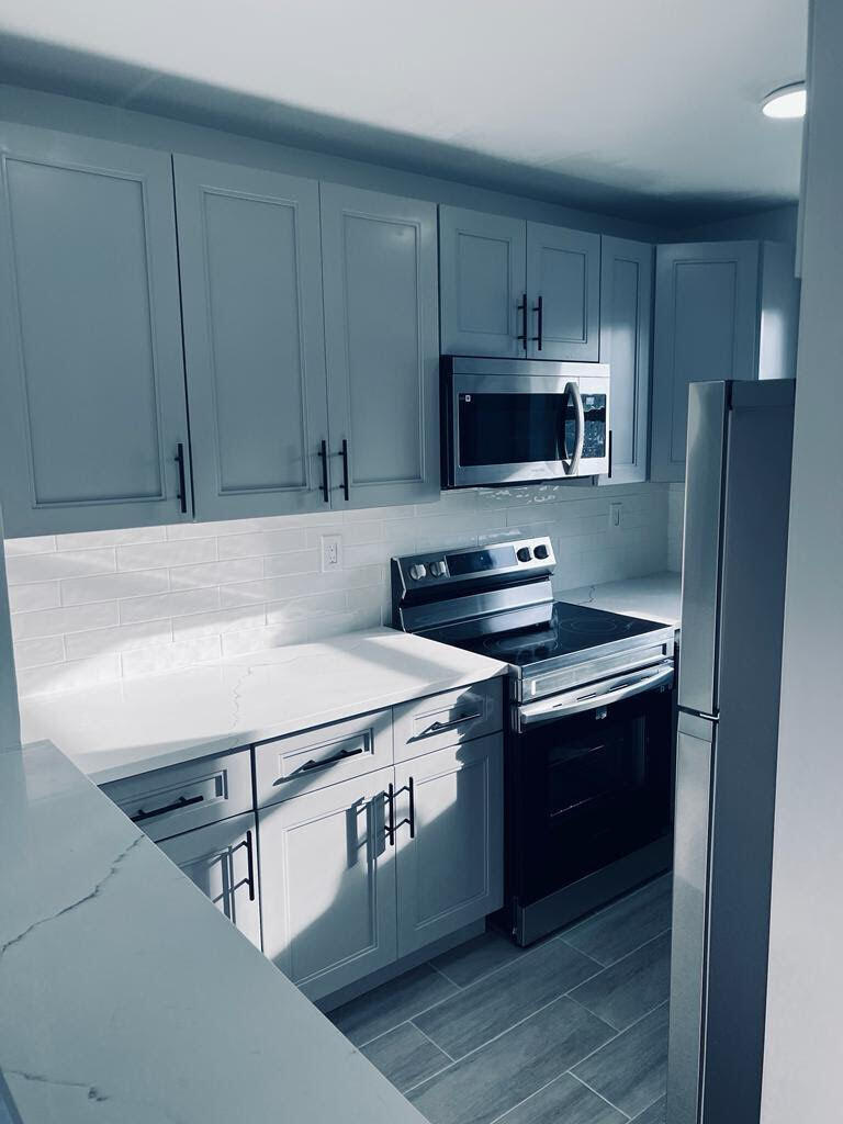 930 N 14th Hollywood, FL 33020