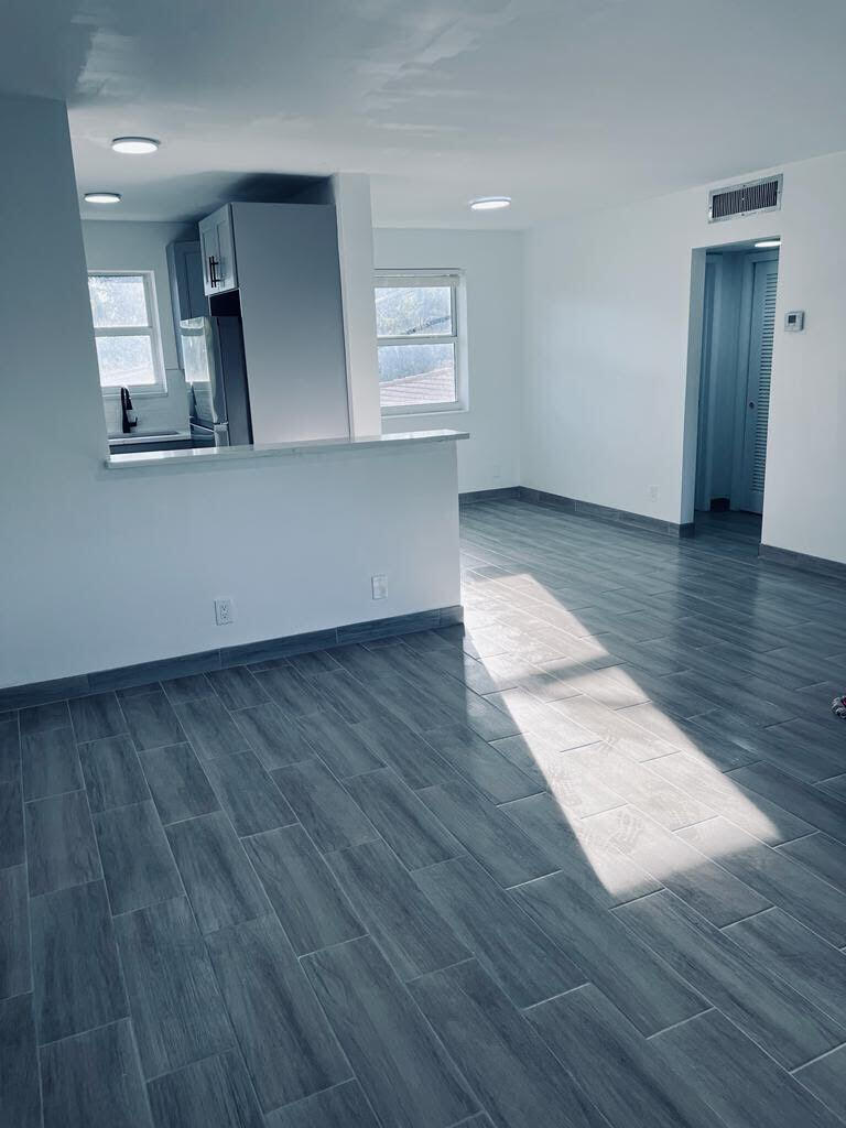 930 N 14th Hollywood, FL 33020