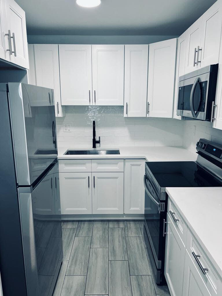 930 N 14th Hollywood, FL 33020