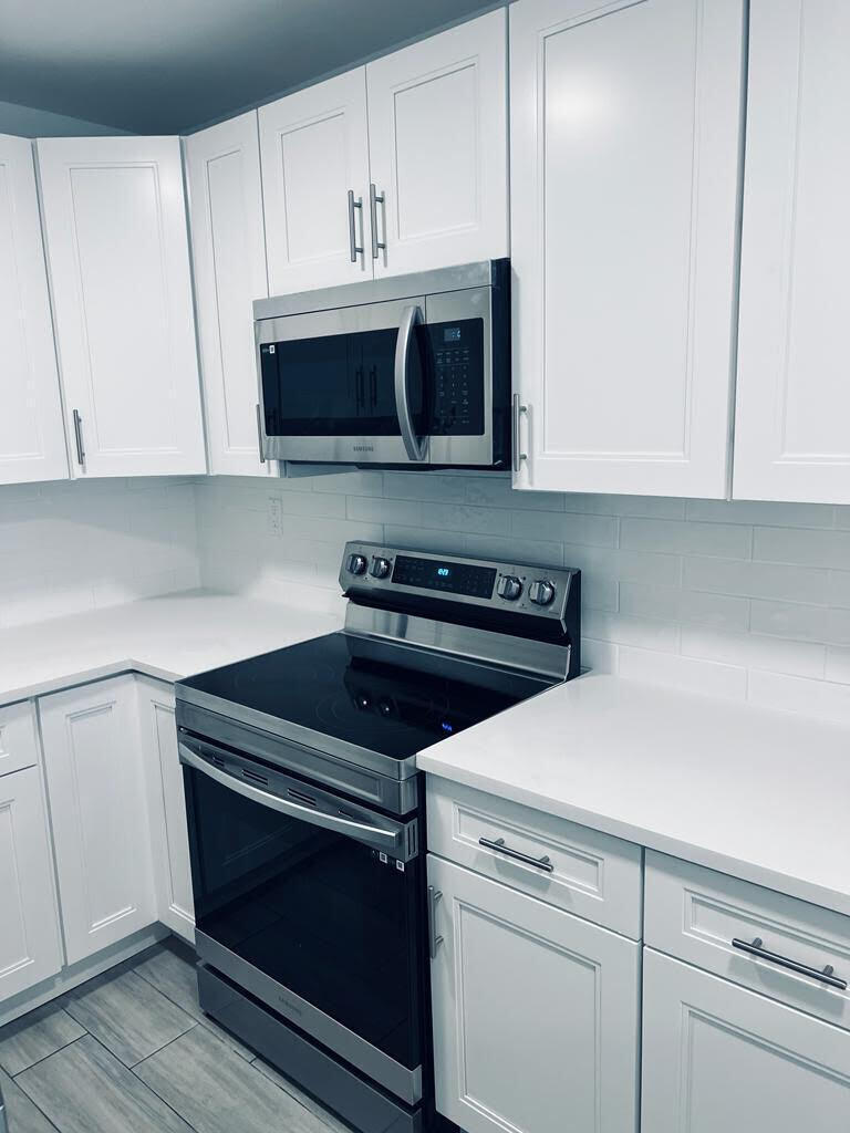 930 N 14th Hollywood, FL 33020
