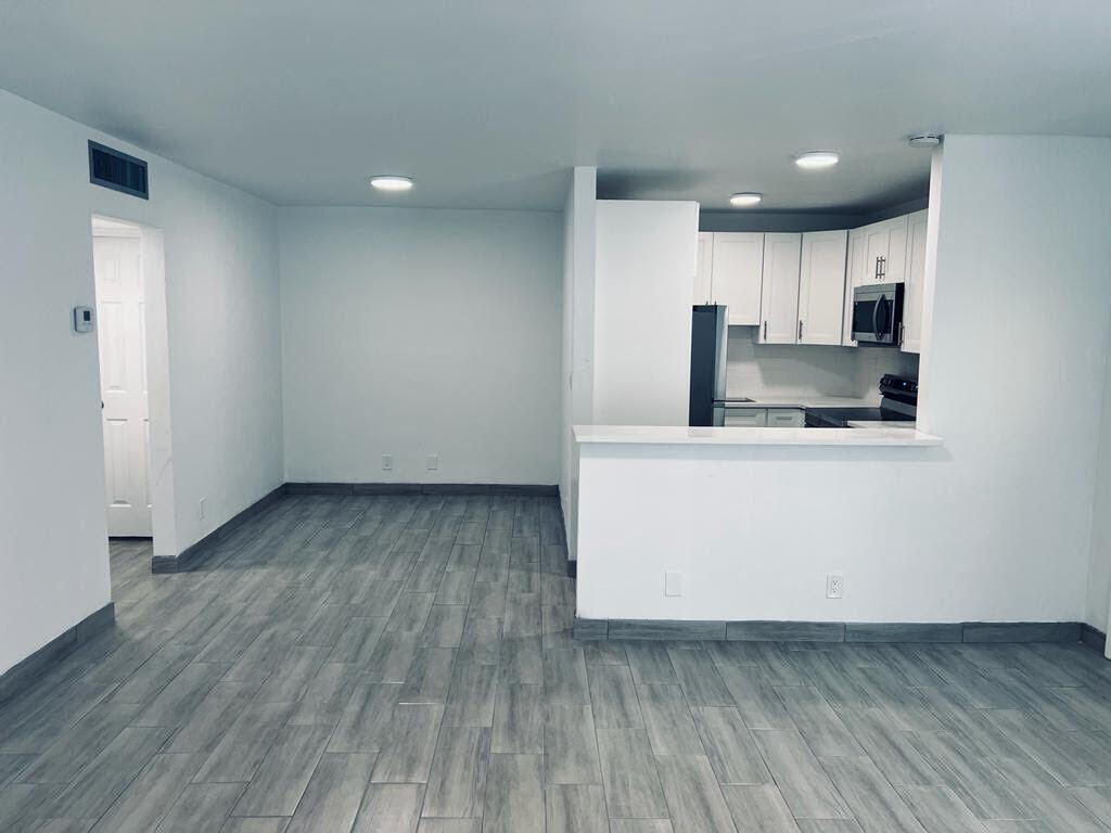 930 N 14th Hollywood, FL 33020