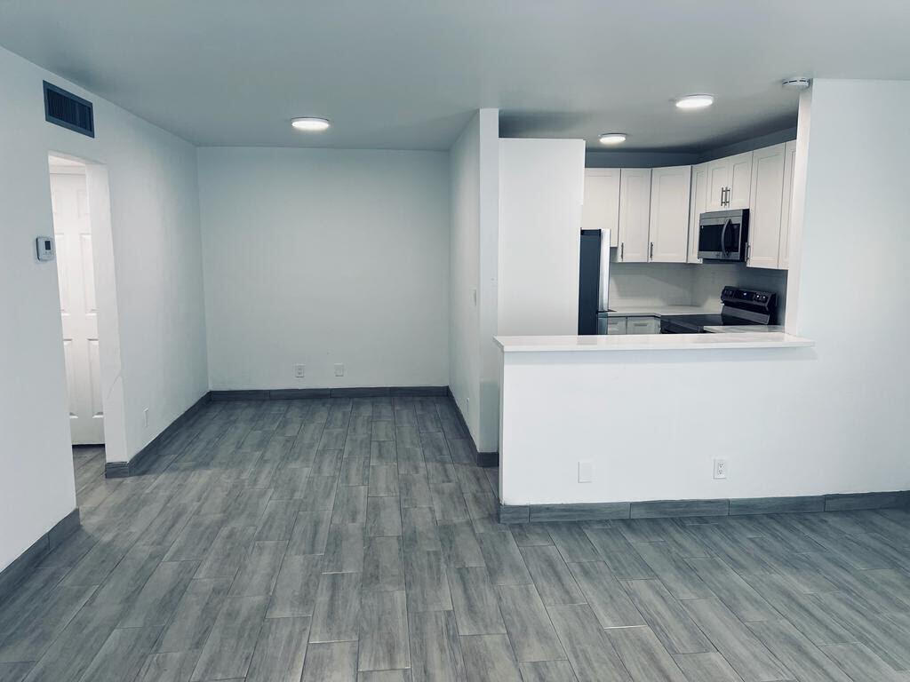 930 N 14th Hollywood, FL 33020