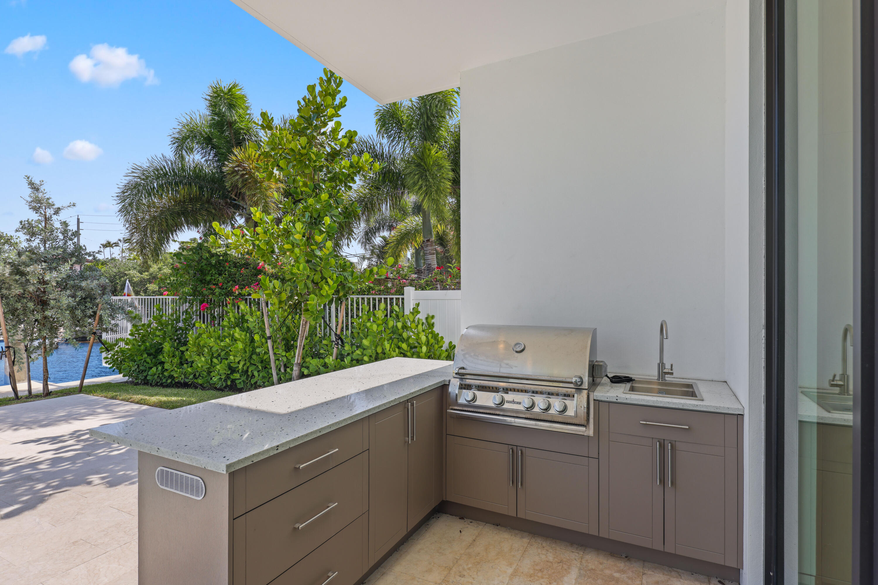 2612 NE 4th Pompano Beach, FL 33062