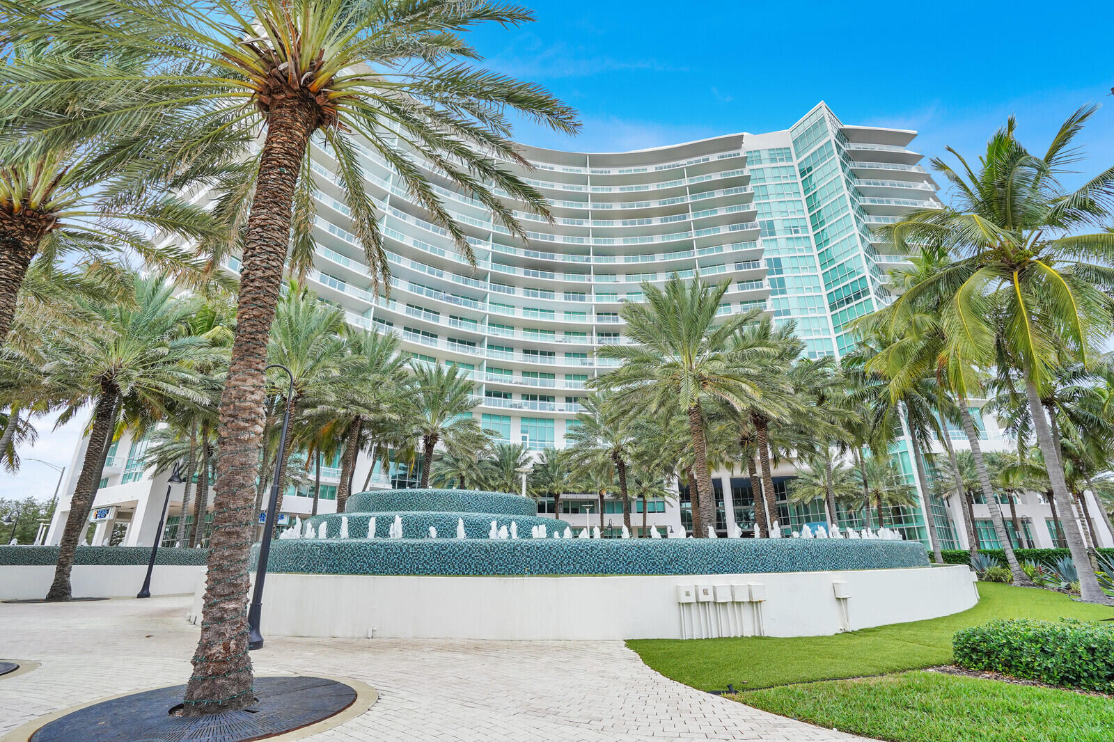 1 N Ocean Blvd #814
