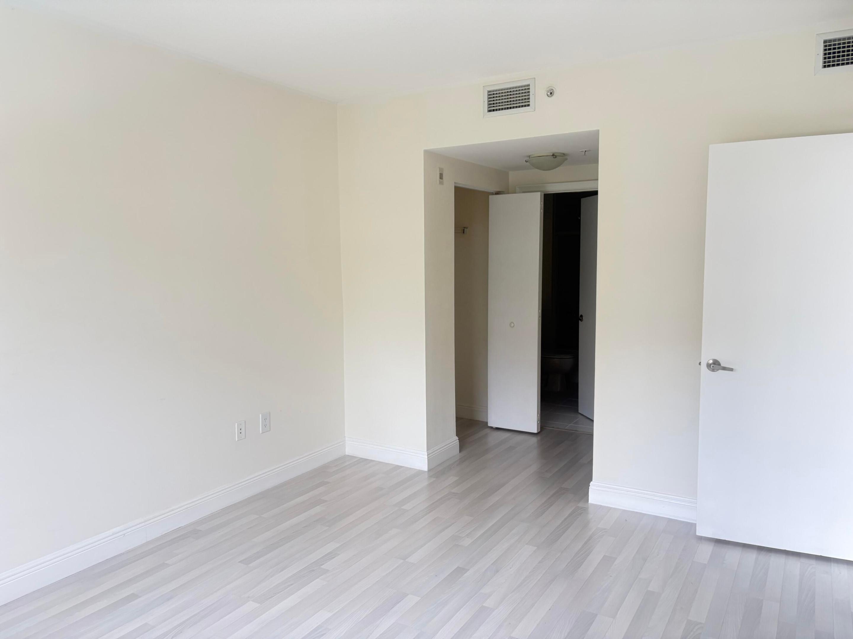 image The Venture at Aventura3