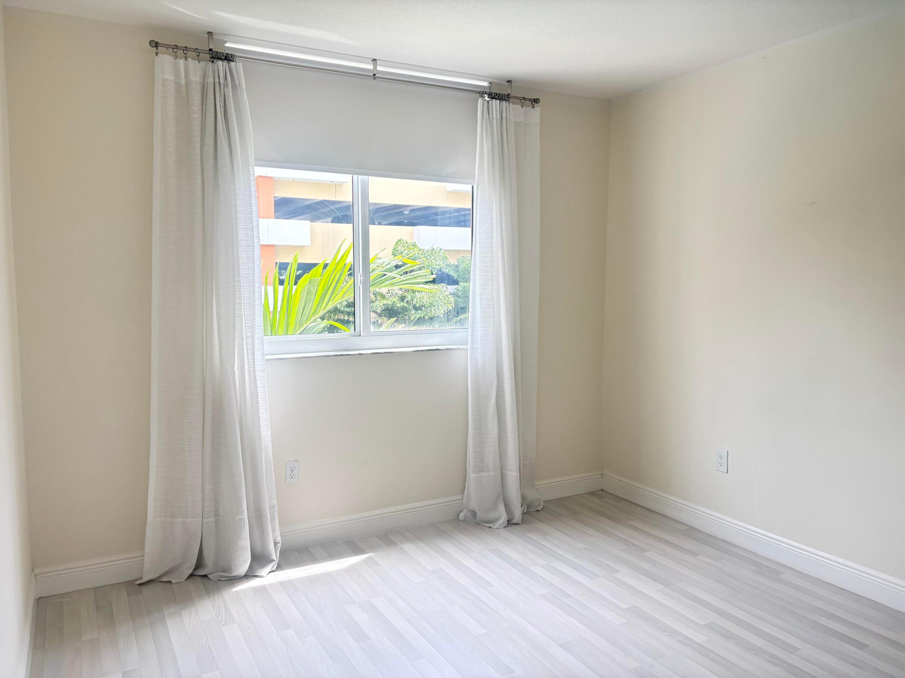 image The Venture at Aventura4