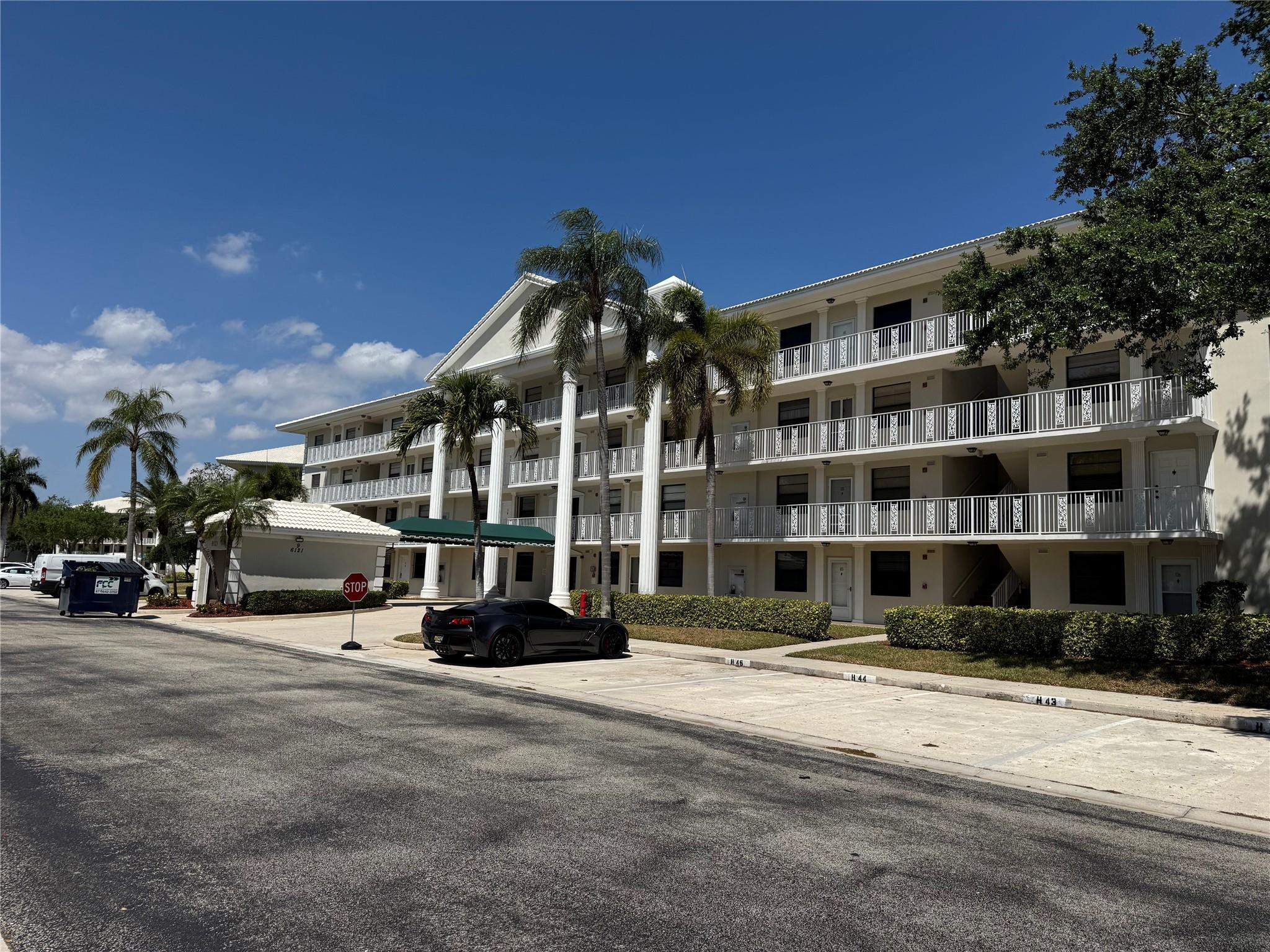 6121 Balboa Cir #306