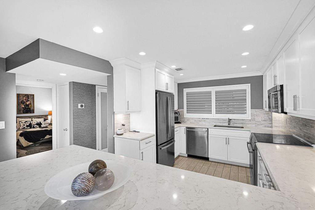 5100 Bayview Dr #404 Fort Lauderdale, FL 33308