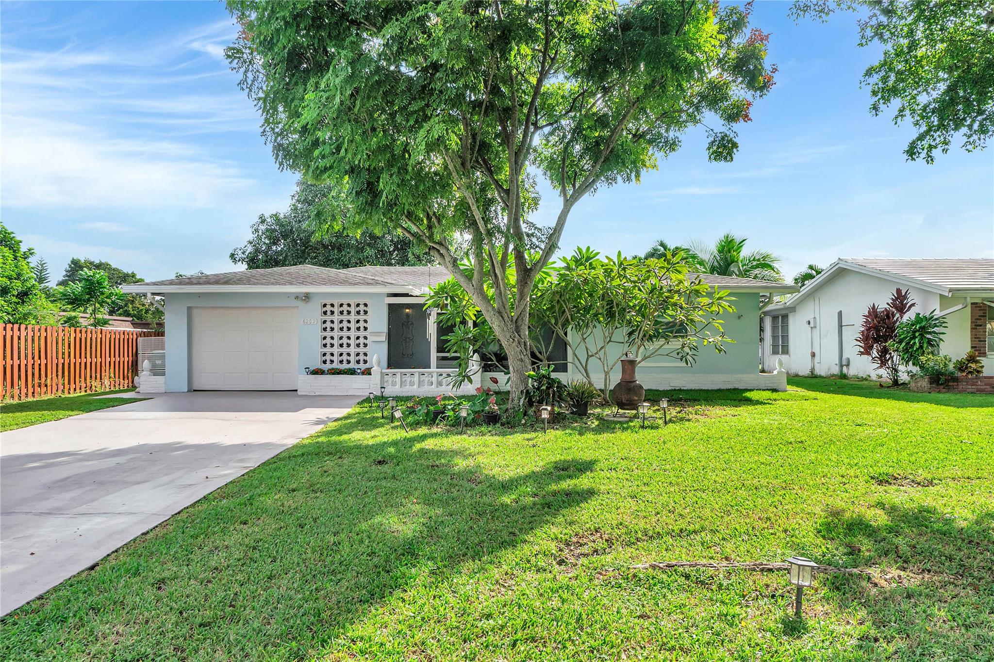 6202 NW 70th Ave