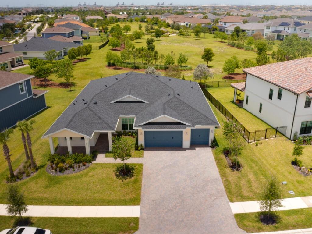 987 Castaway Ct