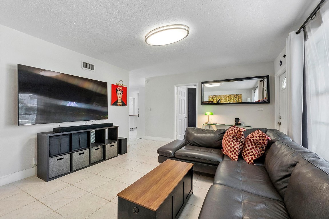 1130 NW 42nd Oakland Park, FL 33309