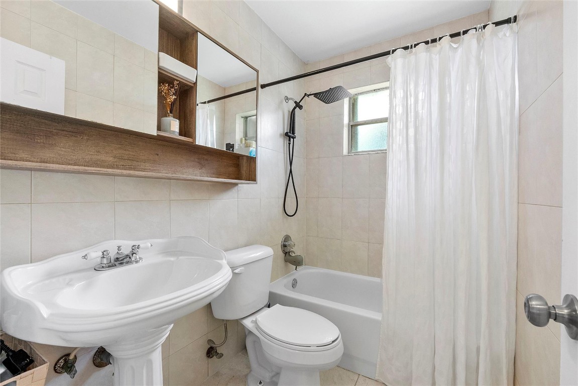 1130 NW 42nd Oakland Park, FL 33309