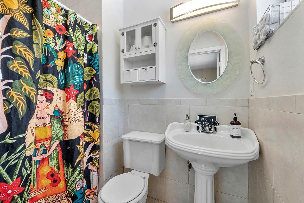 1130 NW 42nd Oakland Park, FL 33309