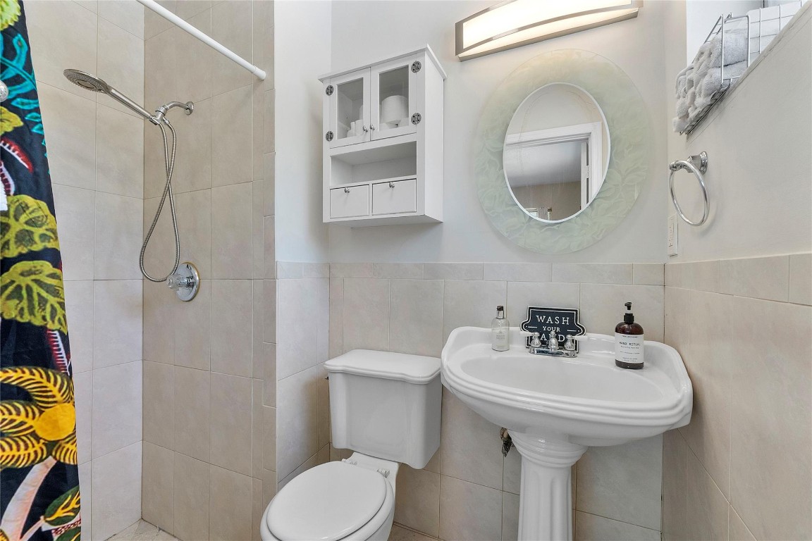 1130 NW 42nd Oakland Park, FL 33309