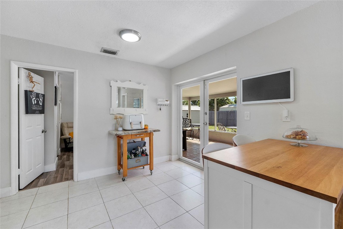 1130 NW 42nd Oakland Park, FL 33309