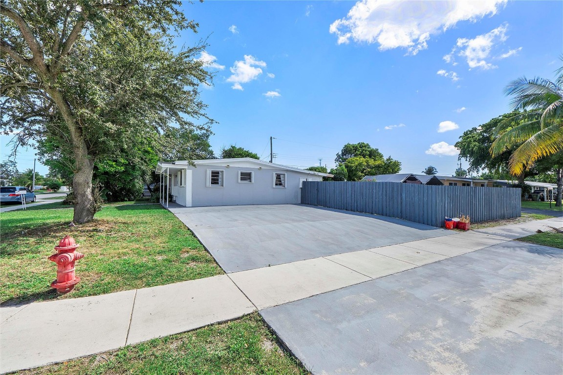 1130 NW 42nd Oakland Park, FL 33309