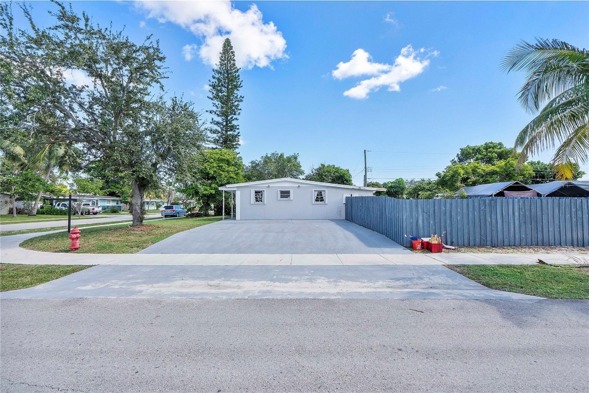 1130 NW 42nd Oakland Park, FL 33309