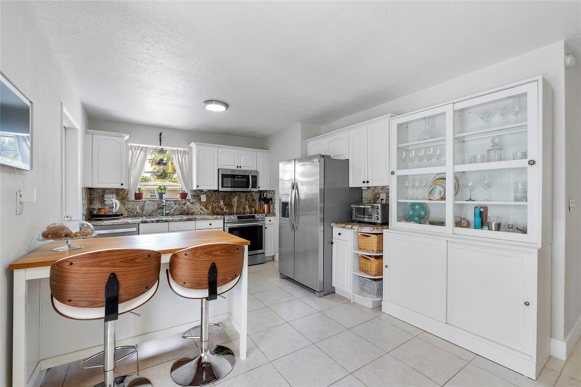 1130 NW 42nd Oakland Park, FL 33309