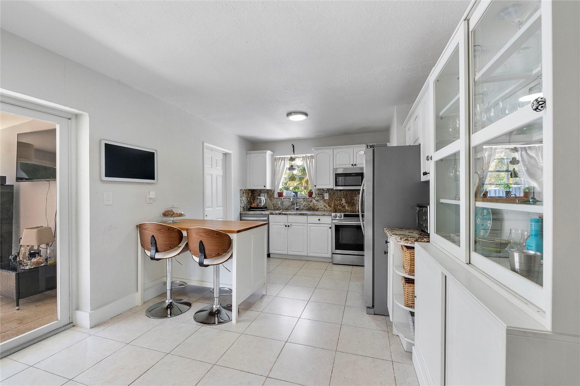 1130 NW 42nd Oakland Park, FL 33309