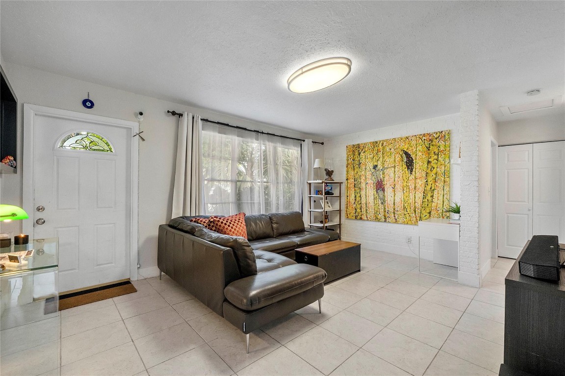 1130 NW 42nd Oakland Park, FL 33309