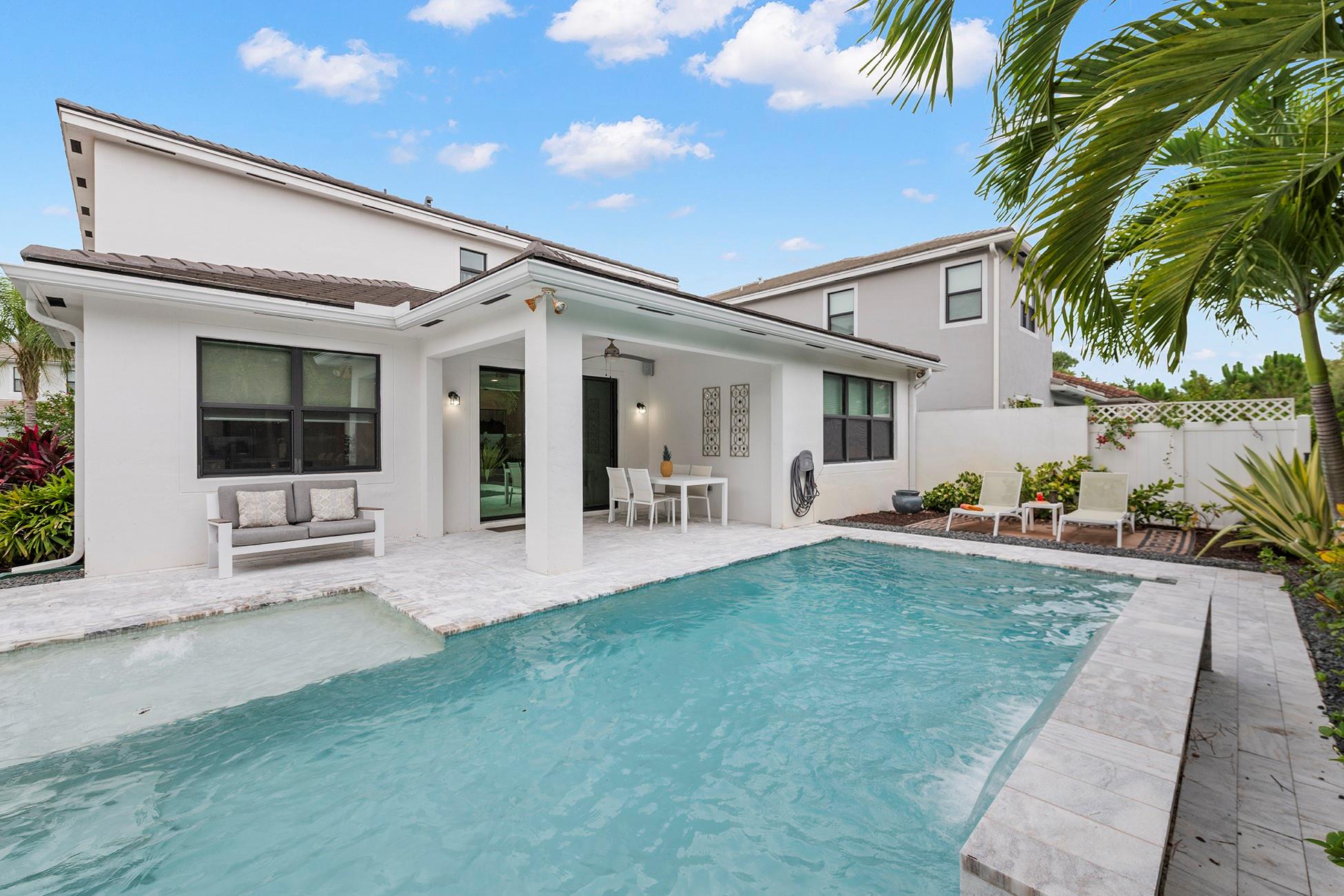 7313 Stella Ln Lake Worth, FL 33463