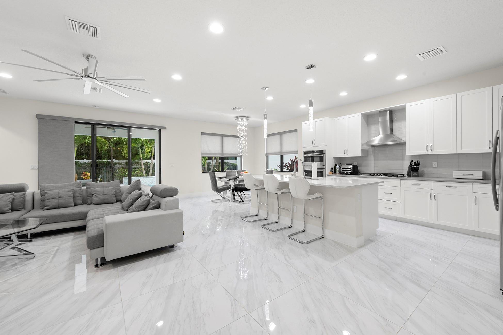 7313 Stella Ln Lake Worth, FL 33463