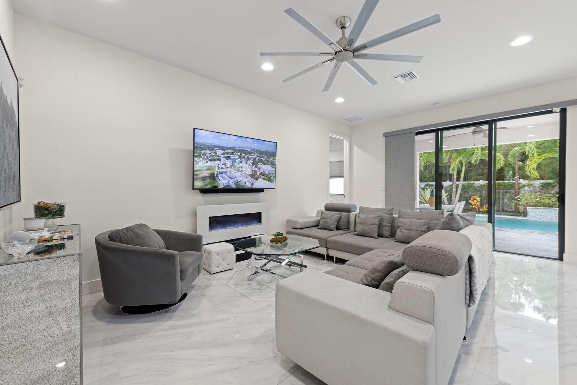 7313 Stella Ln Lake Worth, FL 33463