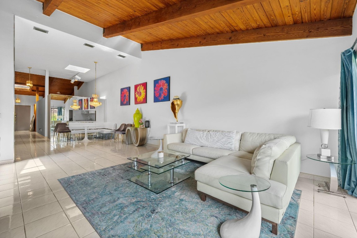 2679 S Parkview #2679 Hallandale Beach, FL 33009