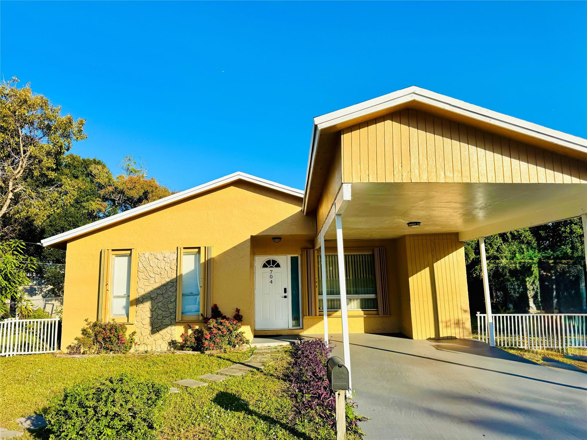 704 NW 3rd