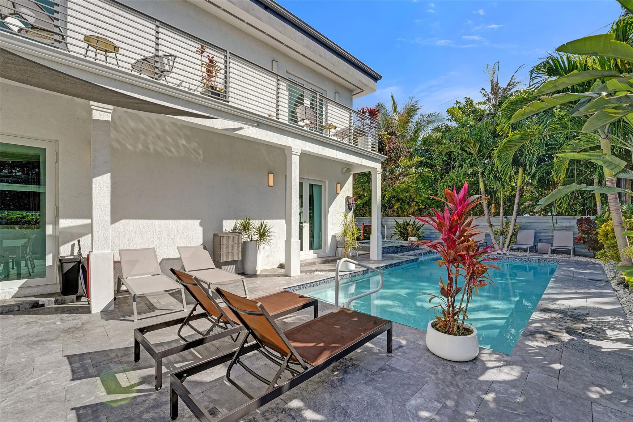 2502 NE 6th Wilton Manors, FL 33305