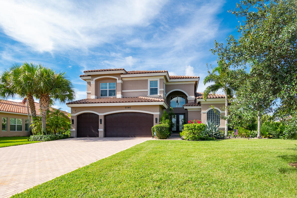 7797 Maywood Crest Dr